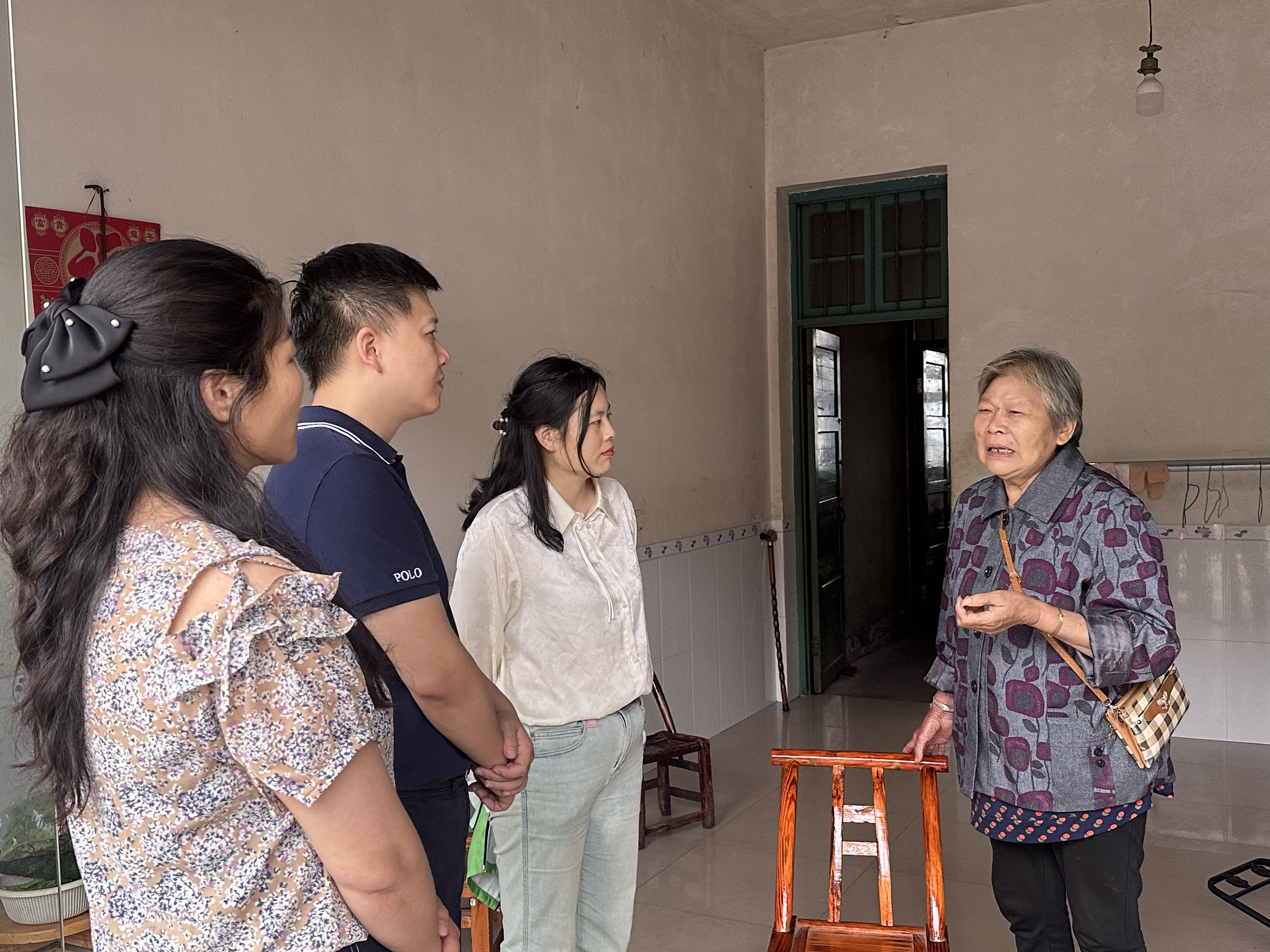 黨群綜合與人力資源黨支部開展“關(guān)愛留守兒童 迎六一送溫暖”主題黨日活動